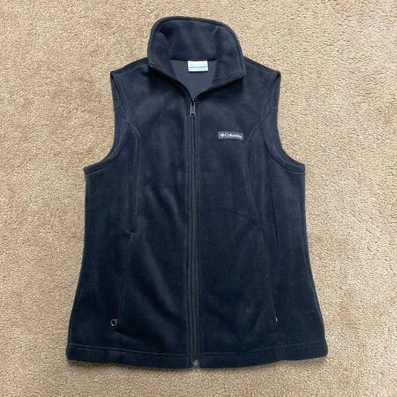 Columbia Jackets & Blazers - Columbia women black fleece vest. Small